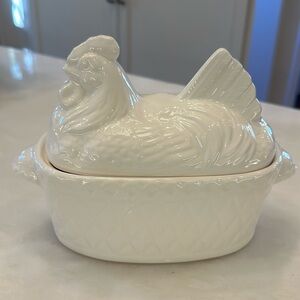 Vintage HiMark Gourmet Kitchen Hen in Basket -Soup Tureen 
EXCELLENT CONDITION!!